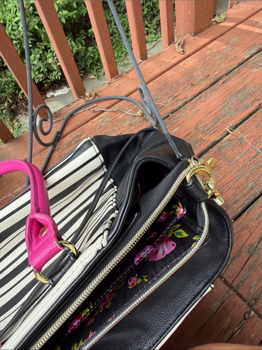 Luv Betsey Johnson Black & Striped Satchel w/ Matching Wristlet 2 BJ 🌺 - Picture 6 of 12